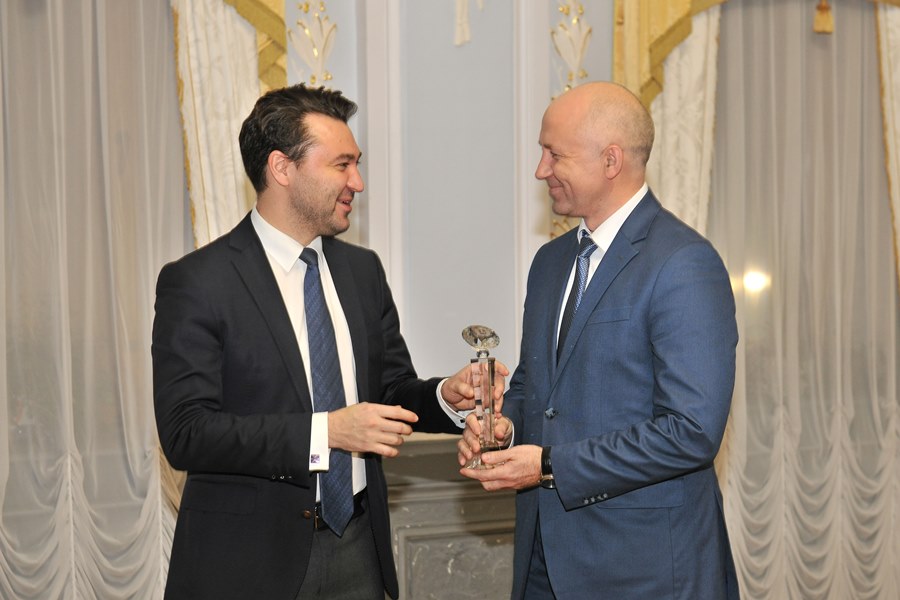 Бизнес - спорту