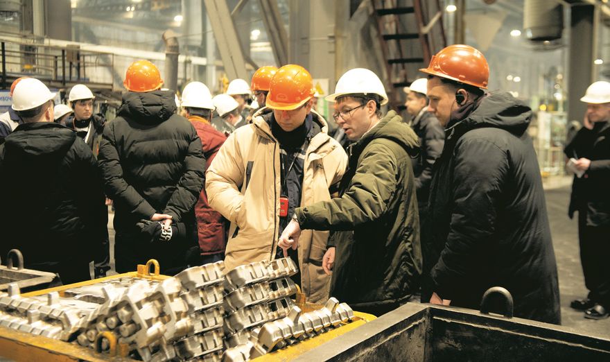 На ЗЦЛ резервисты ознакомились с технологиями и новыми проектами.jpg