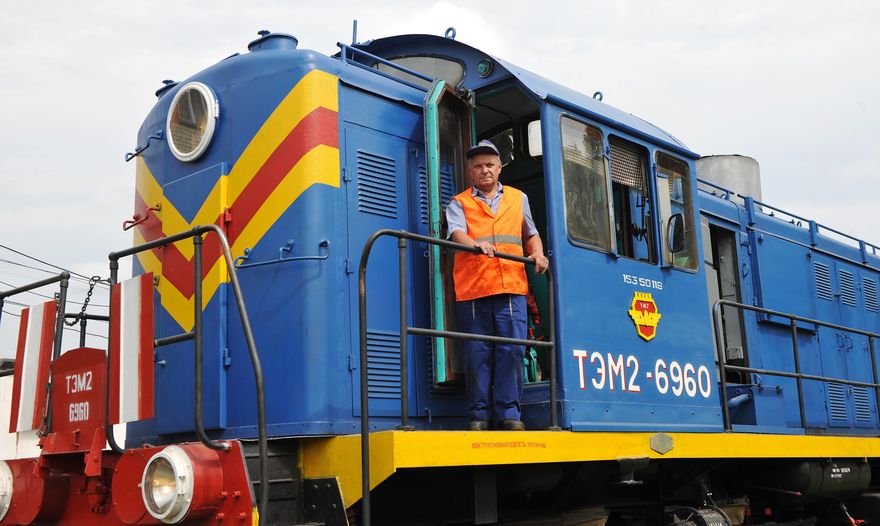 Почетный железнодорожник Сергей Клопов управляет тепловозами уже 40 лет
