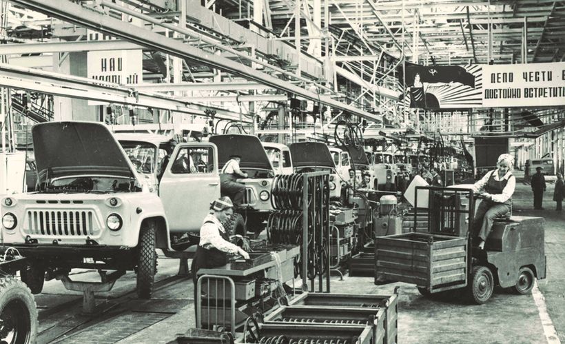 Линия сборки автомобилей ГАЗ-52 и ГАЗ-53