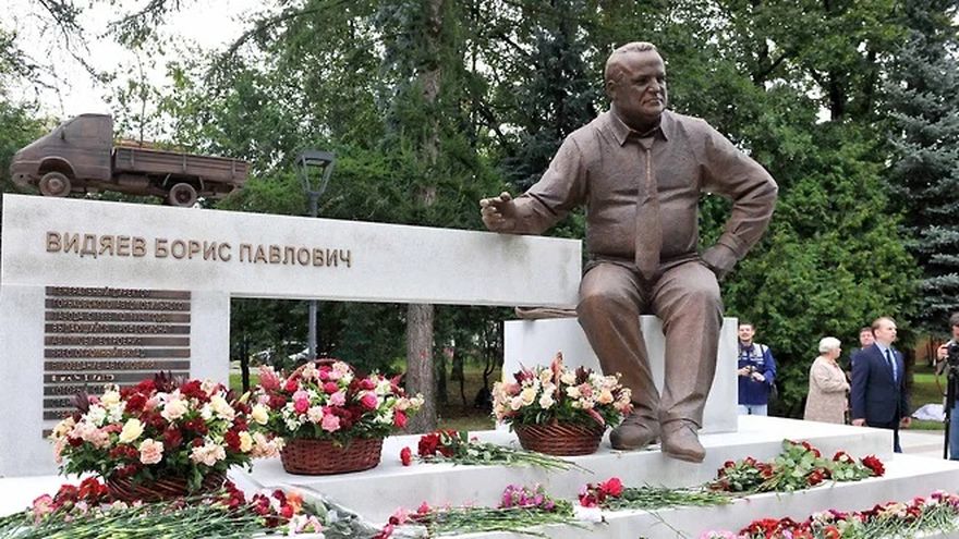 Памятник Видяеву