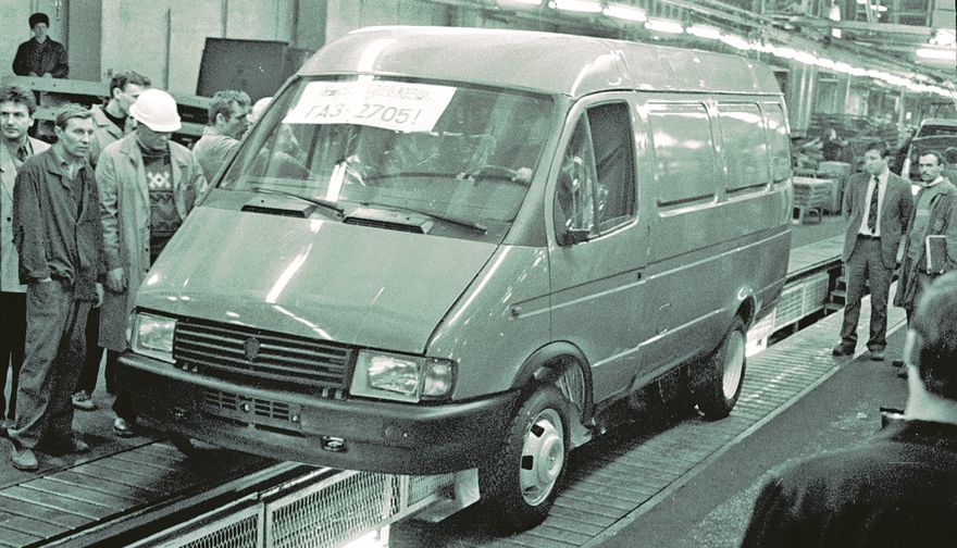 Сборка первого авт. ГАЗ-2705 с цельнометал.кузовом. 03.11.1995г..jpg Сборка первого авт. ГАЗ-2705 с цельнометал.кузовом. 03.11.1995г..jpg