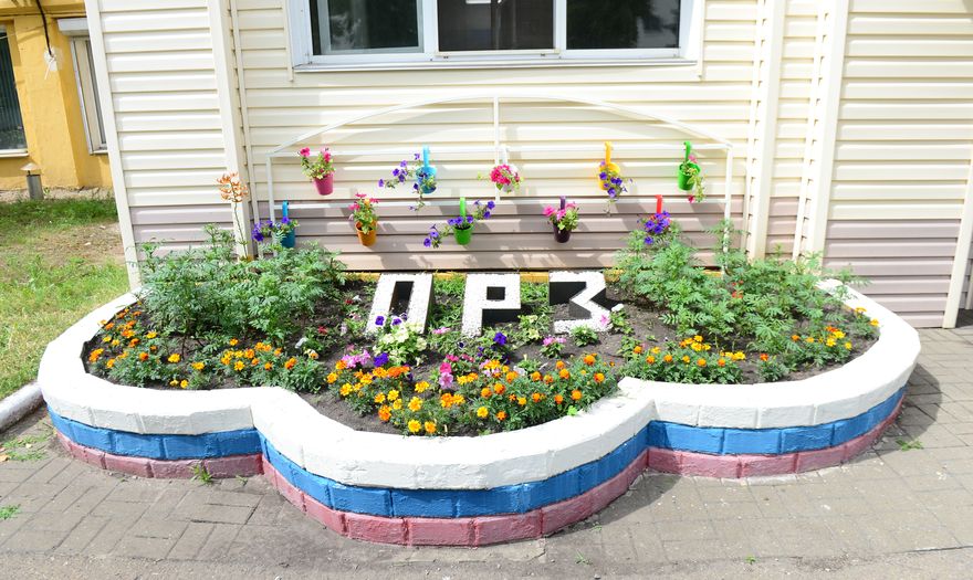 Клумба у ПРЗ