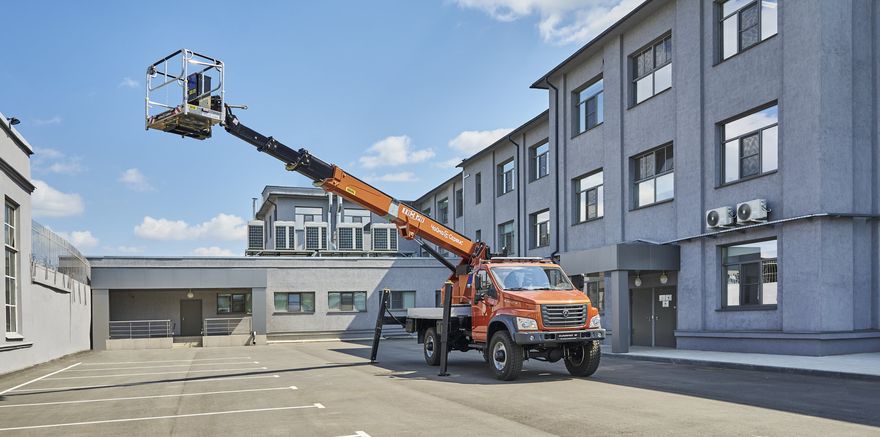 Садко9 с автовышкой