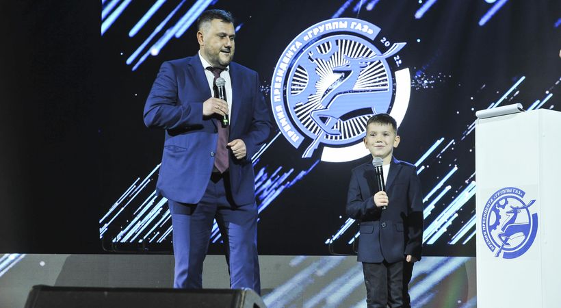 С младшим сыном Петром на церемонии Премии президента-2022