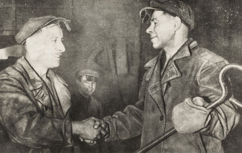 Участники исторической первой плавки Алексей Харламов и Дмитрий Успенский.jpg