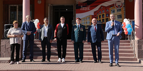 Многофункциональную спортплощадку открыли в автозаводском лицее № 165, где ее называют стадионом