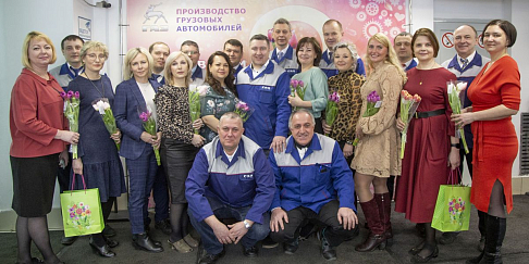 Накануне 8 Марта в подразделениях ГАЗа царила праздничная атмосфера: мужчины поздравляли женщин, устраивая им творческие сюрпризы