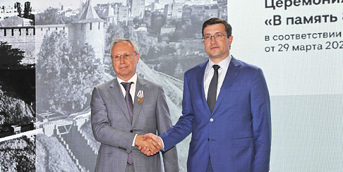 Президент «Группы ГАЗ» Вадим Сорокин и управляющий директор ПАЗа Андрей Васильев награждены медалями «В память 800-летия Нижнего Новгорода»