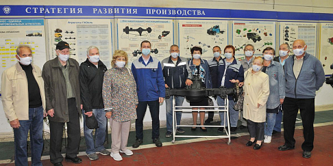 Одним из мероприятий к юбилею завода мостов и агрегатов ПАО «ГАЗ» стало посещение производства ветеранами ЗМА