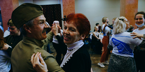 Во Дворце культуры «ГАЗ» состоялась патриотическая акция «Вальс Победы»