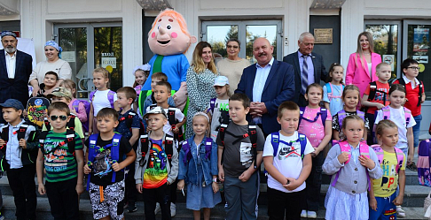 Акцию «Подарок первокласснику» провела администрация Автозаводского района