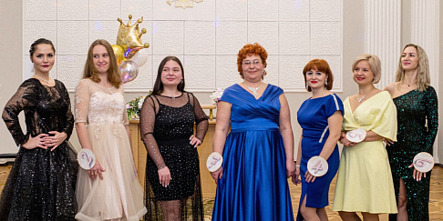 Во Дворце бракосочетания на Счастливой прошел конкурс творчества и красоты среди мам района