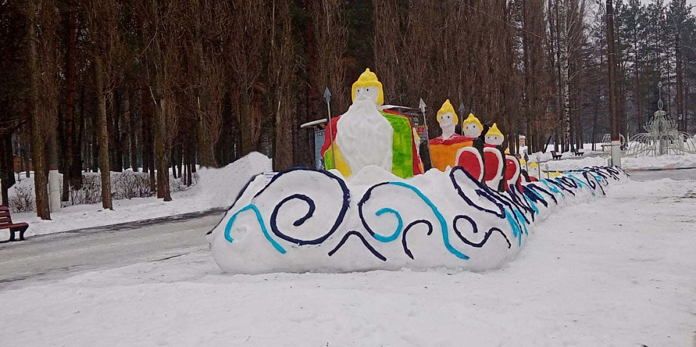 Более 30 композиций из снега радуют и удивляют нижегородцев в Автозаводском парке