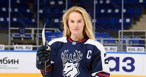 Выбираем самую красивую спортсменку России 2023 года: голосуем за капитана женской хоккейной команды «Торпедо» Ангелину Гончаренко!