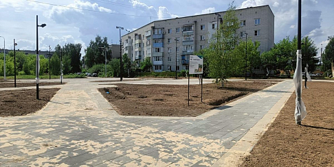 Работы по благоустройству сквера в поселке Гнилицы выполнены на 95%