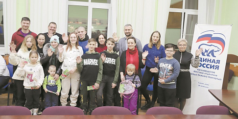 Депутаты Гордумы Нижнего Новгорода Мария Кузнецова и Валерий Скакодуб встретились с семьями из Донбасса