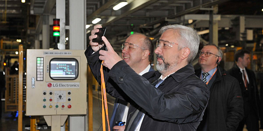 Глава Россотрудничества Евгений Примаков высоко оценил уровень производства и гуманитарный потенциал техники ГАЗа