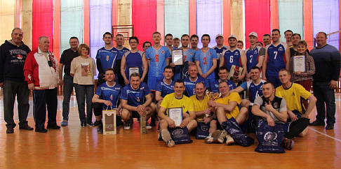 Волейбольная команда «Нижегородских моторов» победила в турнире памяти профсоюзных работников Горьковского автомобильного
