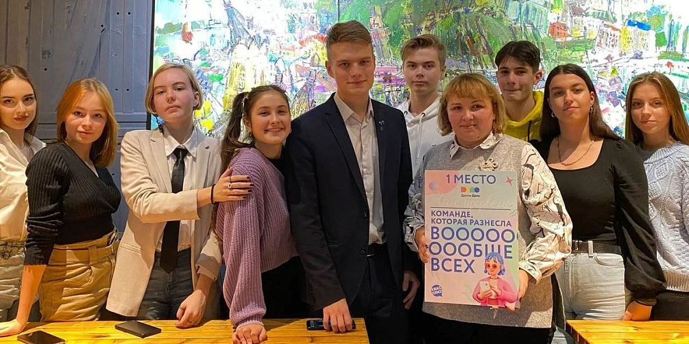 Сборная команда гимназии №136 победила в региональном чемпионате интеллектуальных игр «Квиз, плиз!» проекта «Другое Дело»