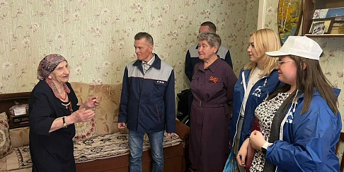 Волонтеры Ликинского автобусного завода поздравили ветеранов Великой Отечественной войны с Днём Победы