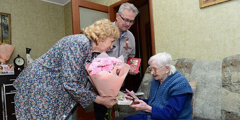 Сто лет отметила накануне 9 Мая участница Великой Отечественной войны, ветеран Горьковского автозавода Елизавета Харченко