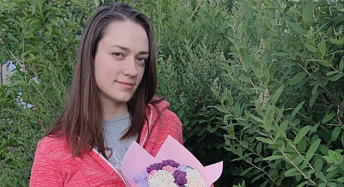 Кладовщица прессового цеха №3 прессово-рамного завода ПАО «ГАЗ» Злата Тимошенко вяжет крючком уютные игрушки