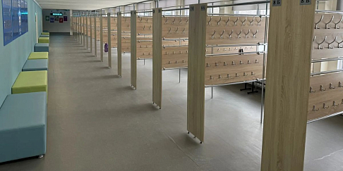 Ликинский автобусный завод отремонтировал раздевалки в школе №5