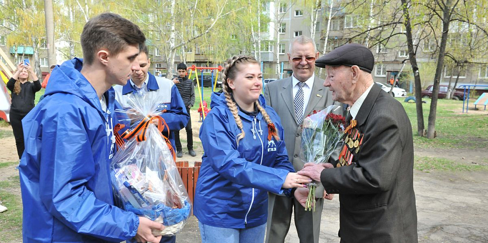 Почетный возраст: как российский бизнес помогает ветеранам