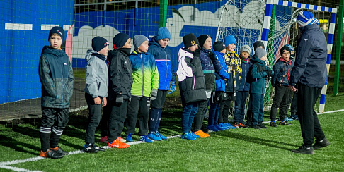 В спорткомплексе «Чайка» в рамках программы «Новый социальный вектор» появилась круглогодичная уличная площадка для мини-футбола
