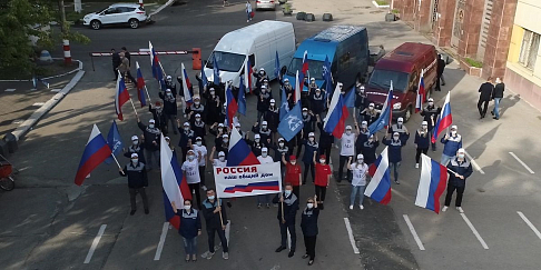 Праздничными флешмобами отметили День России предприятия «Группы ГАЗ» (видео)