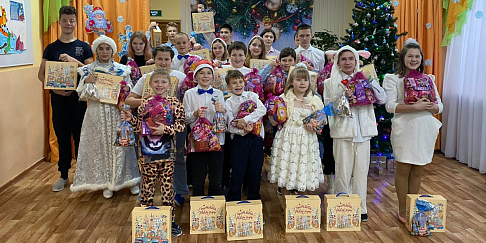 Волонтеры «Группы ГАЗ» исполнили новогодние мечты детей