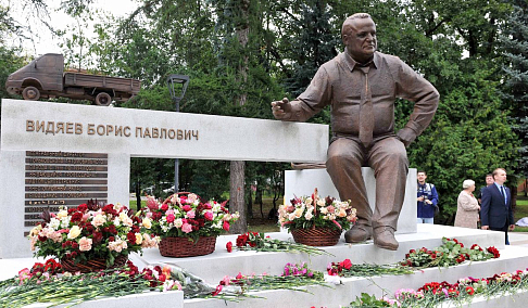 Как создавали памятник легендарному директору Горьковского автозавода Борису Видяеву (ВИДЕО)