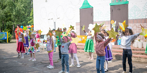 Представители подразделений ГАЗа 1 июня посетили подшефные детские сады, поздравив ребятишек и их воспитателей с Днем защиты детей