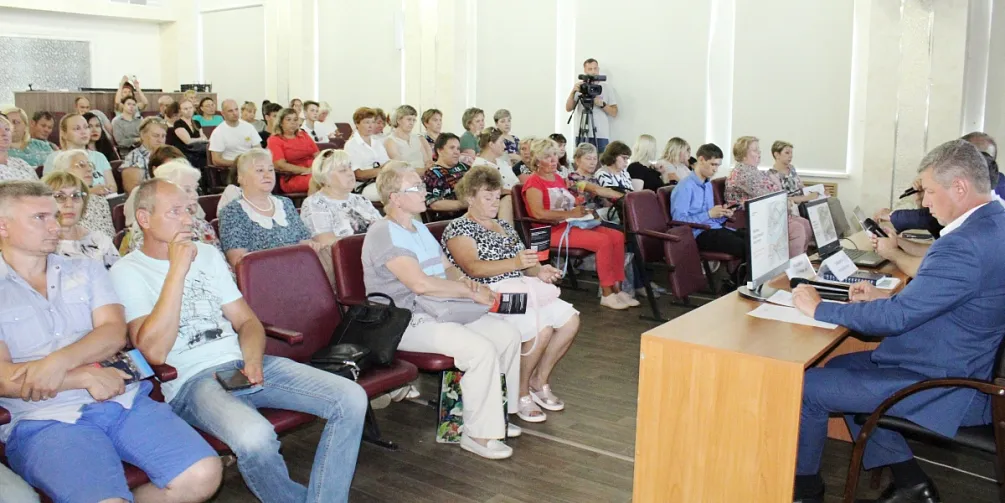Представители регионального правительства вместе с разработчиками новой маршрутной сети проинформировали автозаводцев о нововведениях в движение общественного транспорта