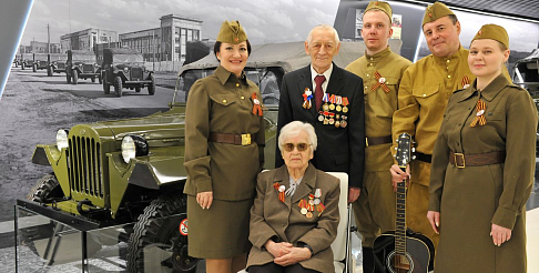 Ветераны и сотрудники Горьковского автозавода вместе исполнили песню «Нам нужна одна Победа!» (видео)