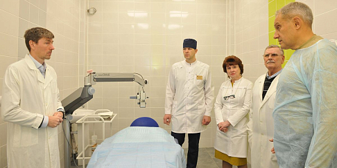 Горьковский автозавод и медцентр «ГАЗ» передали офтальмологический микроскоп нижегородскому госпиталю