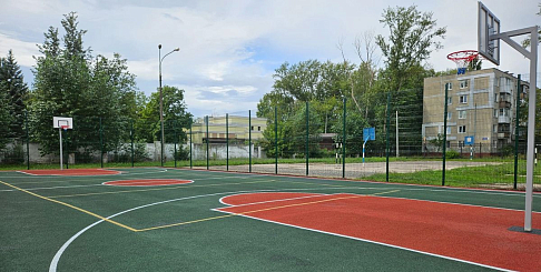 Спортивные площадки обновили в гимназии №136 и школе №105