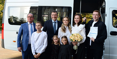 Многодетная семья из Краснобаковского района стала обладательницей микроавтобуса «Газель NEXT»