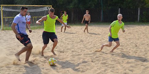 Команда завода мостов и агрегатов победила в профсоюзном турнире по пляжному футболу