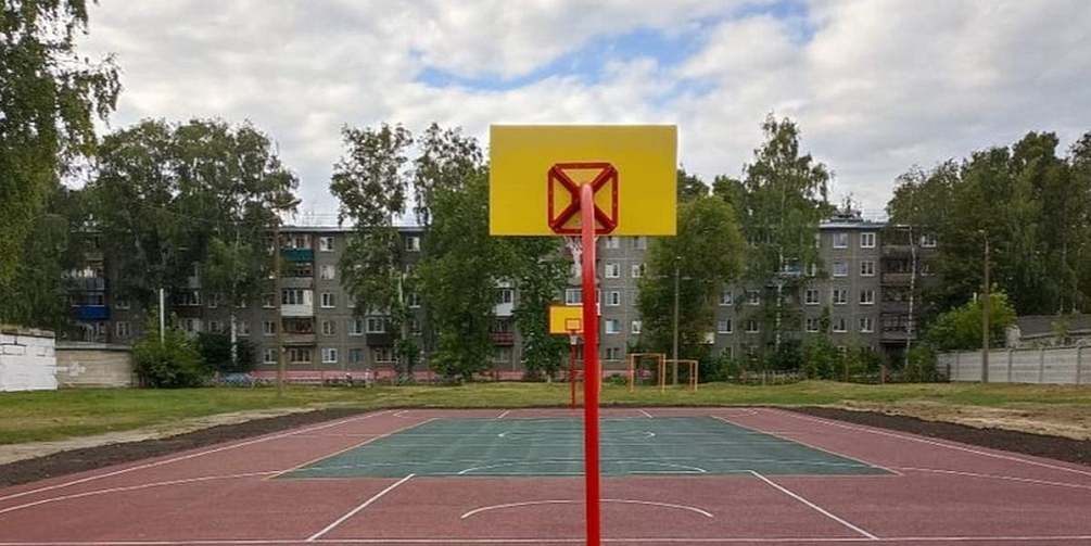 Баскетбольно-волейбольная площадка появилась у школы № 137