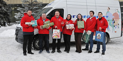 Ежегодная волонтерская акция «Подари тепло детям» состоялась накануне нового года на Горьковском автозаводе