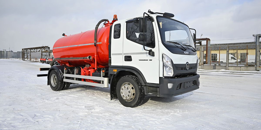 Саранский завод автосамосвалов представил ещё одну спецмашину на шасси «Валдая 12» - вакуумный автомобиль для коммунальных служб