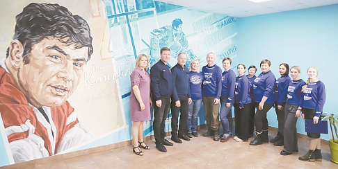 В Автозаводском районе торжественно открыли граффити в память о великом хоккеисте Викторе Коноваленко