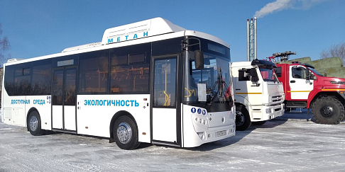 Газомоторный автобус КАВЗ-4270-82 CNG представили главе Минпромторга РФ Денису Мантурову