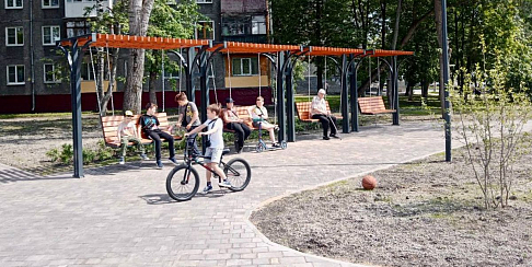 Общественное пространство на улице Лескова стало первым в Нижнем Новгороде, открывшимся после благоустройства по программе ФКГС в 2023 году