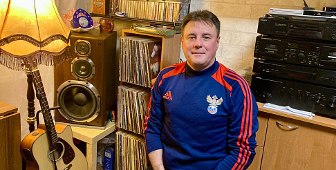 Начальник смены завода цветного литья Дмитрий Тамарчак представил на конкурс «Твои таланты, профсоюз!» образцы своего вокального искусства