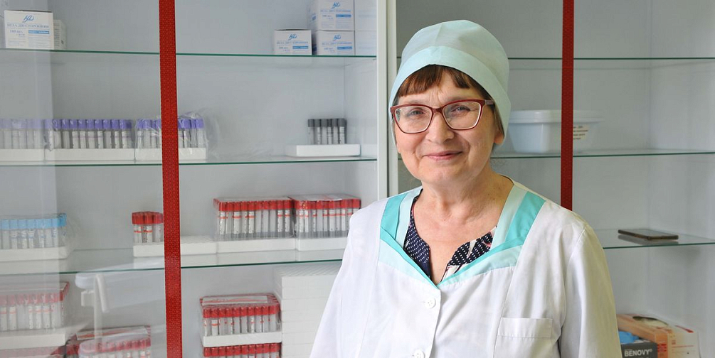 Участница конкурса «Твои таланты, профсоюз!» медсестра ЦМП «ГАЗ» Алевтина Толстова всерьез увлекается рисованием