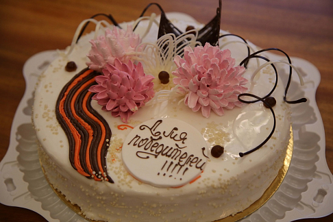 «Торт для победителей» объединил ветеранов и молодых сотрудников ГАЗа