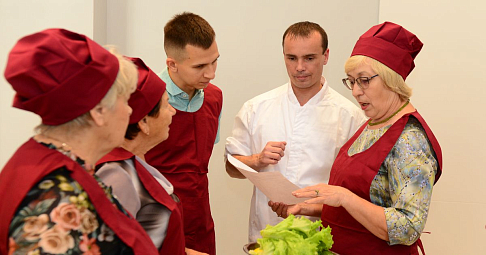 В Доме ветеранов Горьковского автозавода прошел праздник, приуроченный ко Дню пожилого человека и Дню машиностроителя